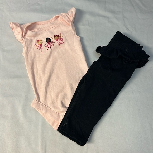 Bundles - 2 piece newborn baby outfit. Size 0-3 months - Picture 1 of 6